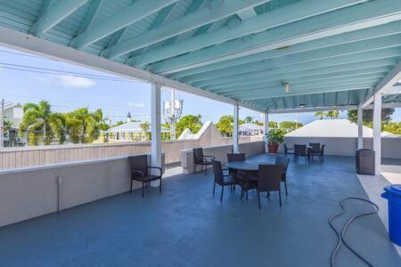New Casa Caribe By Brightwild- Two-Story Condo Rooftop Pool Кі-Вест Екстер'єр фото