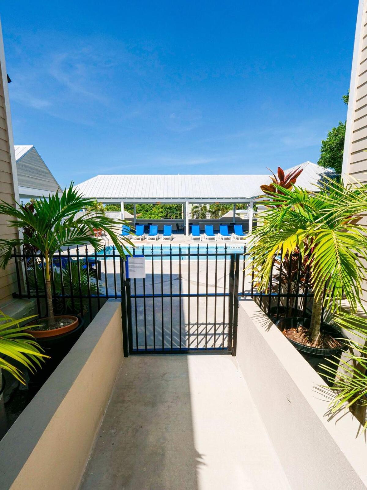 New Casa Caribe By Brightwild- Two-Story Condo Rooftop Pool Кі-Вест Екстер'єр фото